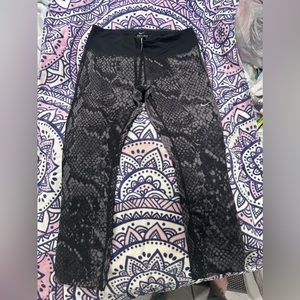 Last Call -Nike Dri- Fit Snakeskin Print Capri’s⭐️